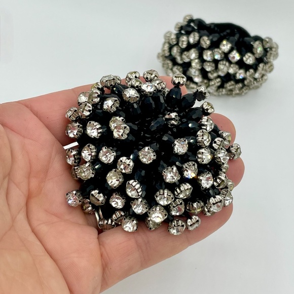 Pair of sparkling aggregates to embellish shoes, jackets or hats. Black & White. - Picture 3 of 16